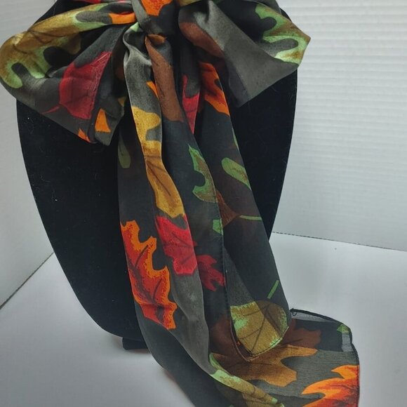 Ladies silk scarf & matching Red Acrylic Necklace VTG - Red - Black - Picture 9 of 10